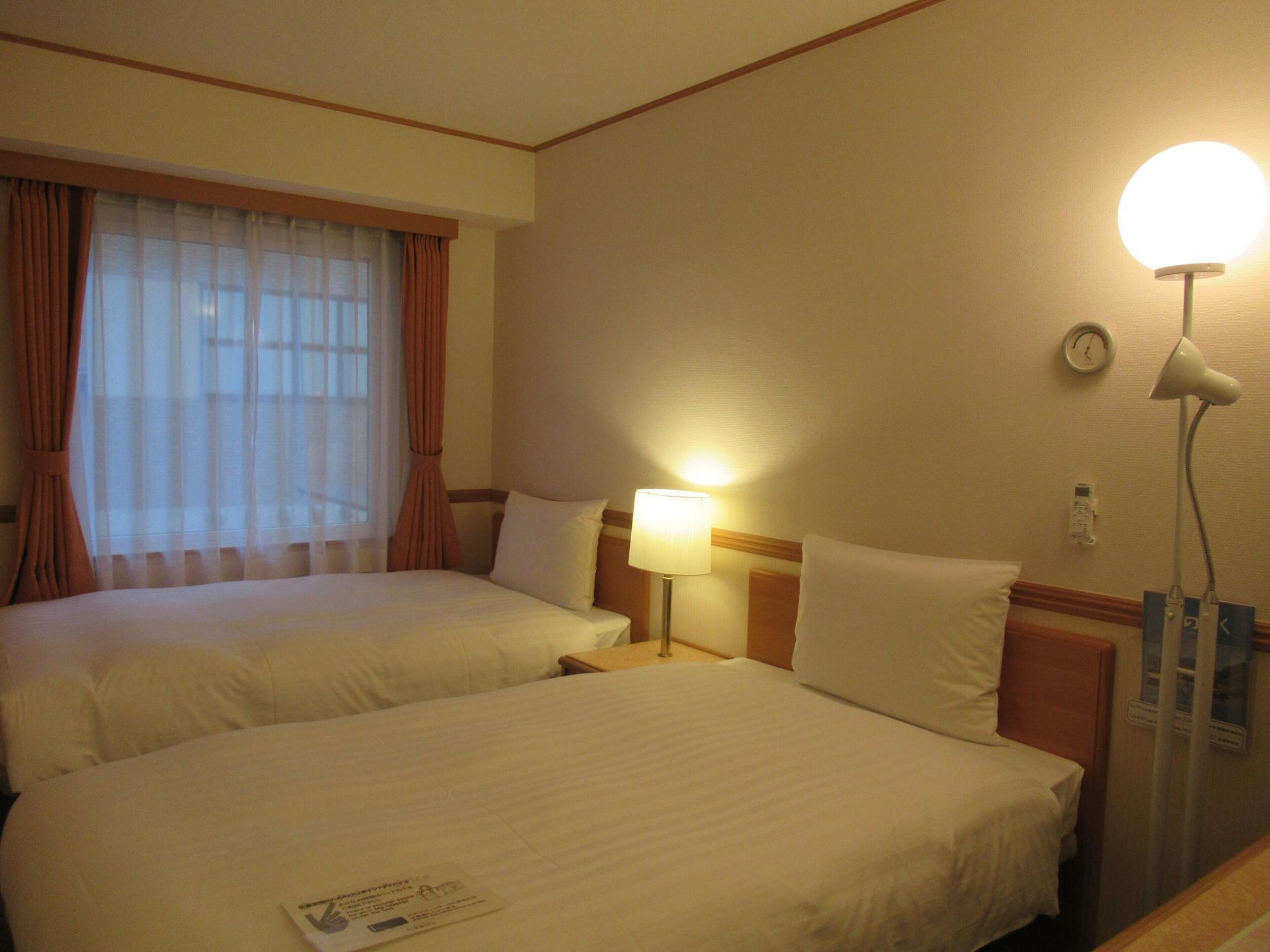 Toyoko Inn Hakata Nishi-Nakasu Фукуока Екстер'єр фото